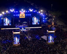 Atitude 67 e Kamisa 10 fazem noite de pagode em dose dupla em Pontal do Paraná