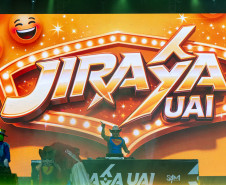 Gustavo Mioto e Jiraya Uai fazem shows cheios de interação em Pontal do Paraná