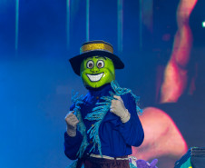 Gustavo Mioto e Jiraya Uai fazem shows cheios de interação em Pontal do Paraná