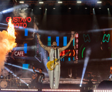 Gustavo Mioto e Jiraya Uai fazem shows cheios de interação em Pontal do Paraná