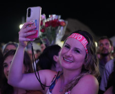 Gustavo Mioto e Jiraya Uai fazem shows cheios de interação em Pontal do Paraná