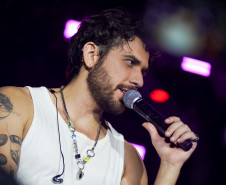 Gustavo Mioto e Jiraya Uai fazem shows cheios de interação em Pontal do Paraná