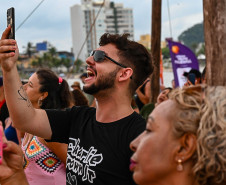 Palcos Sunset movimentam praias e rios do Paraná; confira a agenda da semana