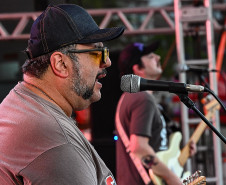 Palcos Sunset movimentam praias e rios do Paraná; confira a agenda da semana