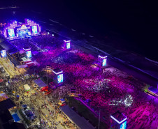 Fábio Jr. celebra o romantismo com show para 144 mil pessoas em Matinhos