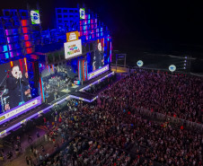 Fábio Jr. celebra o romantismo com show para 144 mil pessoas em Matinhos