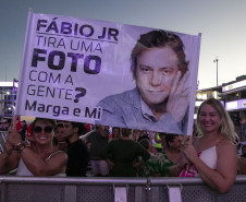 Fábio Jr. celebra o romantismo com show para 144 mil pessoas em Matinhos