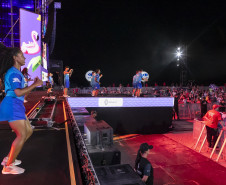 Fábio Jr. celebra o romantismo com show para 144 mil pessoas em Matinhos