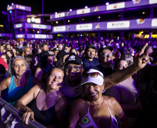 Fábio Jr. celebra o romantismo com show para 144 mil pessoas em Matinhos