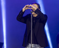 Fábio Jr. celebra o romantismo com show para 144 mil pessoas em Matinhos