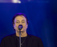 Fábio Jr. celebra o romantismo com show para 144 mil pessoas em Matinhos