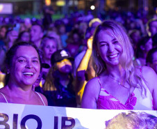 Fábio Jr. celebra o romantismo com show para 144 mil pessoas em Matinhos