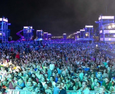 Fábio Jr. celebra o romantismo com show para 144 mil pessoas em Matinhos