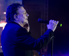 Fábio Jr. celebra o romantismo com show para 144 mil pessoas em Matinhos