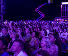 Fábio Jr. celebra o romantismo com show para 144 mil pessoas em Matinhos