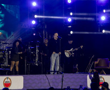 Fábio Jr. celebra o romantismo com show para 144 mil pessoas em Matinhos