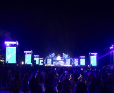 Fábio Jr. celebra o romantismo com show para 144 mil pessoas em Matinhos