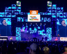 Fábio Jr. celebra o romantismo com show para 144 mil pessoas em Matinhos