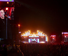 Fábio Jr. celebra o romantismo com show para 144 mil pessoas em Matinhos