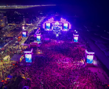Fábio Jr. celebra o romantismo com show para 144 mil pessoas em Matinhos