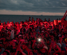 Gusttavo Lima faz show de 3 horas para multidão de 265 mil pessoas na praia de Matinhos