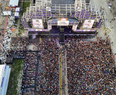 Gusttavo Lima faz show de 3 horas para multidão de 265 mil pessoas na praia de Matinhos