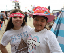 Ônibus, carro e avião: fãs chegam mais de 30 horas antes do show de Ana Castela no Verão Maior