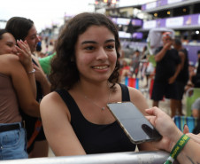 Ônibus, carro e avião: fãs chegam mais de 30 horas antes do show de Ana Castela no Verão Maior