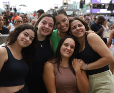 Ônibus, carro e avião: fãs chegam mais de 30 horas antes do show de Ana Castela no Verão Maior