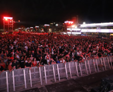 Novidade no Verão Maior, gospel de Fernandinho leva 62 mil pessoas a Matinhos
