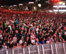 Novidade no Verão Maior, gospel de Fernandinho leva 62 mil pessoas a Matinhos