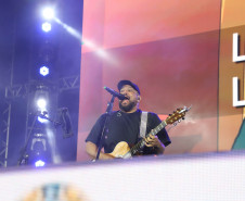 Novidade no Verão Maior, gospel de Fernandinho leva 62 mil pessoas a Matinhos