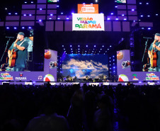 Novidade no Verão Maior, gospel de Fernandinho leva 62 mil pessoas a Matinhos