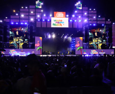 Novidade no Verão Maior, gospel de Fernandinho leva 62 mil pessoas a Matinhos