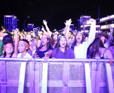 Novidade no Verão Maior, gospel de Fernandinho leva 62 mil pessoas a Matinhos