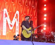 Novidade no Verão Maior, gospel de Fernandinho leva 62 mil pessoas a Matinhos