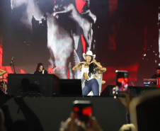 Ana Castela confirma status de fenômeno diante de 228 mil pessoas no Verão Maior Paraná