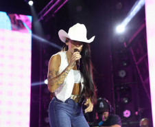 Ana Castela confirma status de fenômeno diante de 228 mil pessoas no Verão Maior Paraná