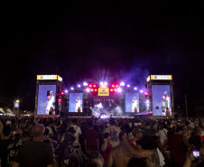 Atitude 67 e Kamisa 10 fazem noite de pagode em dose dupla em Pontal do Paraná