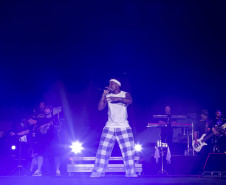 Atitude 67 e Kamisa 10 fazem noite de pagode em dose dupla em Pontal do Paraná