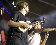 Atitude 67 e Kamisa 10 fazem noite de pagode em dose dupla em Pontal do Paraná