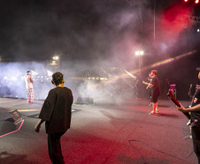 Atitude 67 e Kamisa 10 fazem noite de pagode em dose dupla em Pontal do Paraná