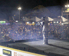 Atitude 67 e Kamisa 10 fazem noite de pagode em dose dupla em Pontal do Paraná