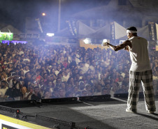 Atitude 67 e Kamisa 10 fazem noite de pagode em dose dupla em Pontal do Paraná