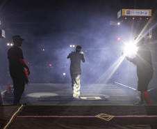 Atitude 67 e Kamisa 10 fazem noite de pagode em dose dupla em Pontal do Paraná