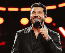 O palco de Pontal do Paraná recebe duas atrações do sertanejo que prometem levantar o público: Murilo Huff e a dupla Léo & Raphael, garantindo uma noite marcada por hits e forte participação dos veranistas.