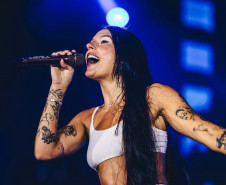 Ana Castela confirma status de fenômeno diante de 228 mil pessoas no Verão Maior Paraná