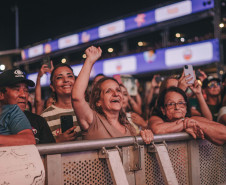 Fábio Jr. celebra o romantismo com show para 144 mil pessoas em Matinhos