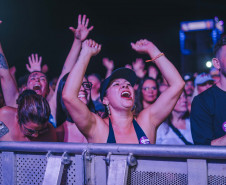 Fábio Jr. celebra o romantismo com show para 144 mil pessoas em Matinhos