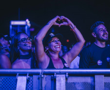 Fábio Jr. celebra o romantismo com show para 144 mil pessoas em Matinhos